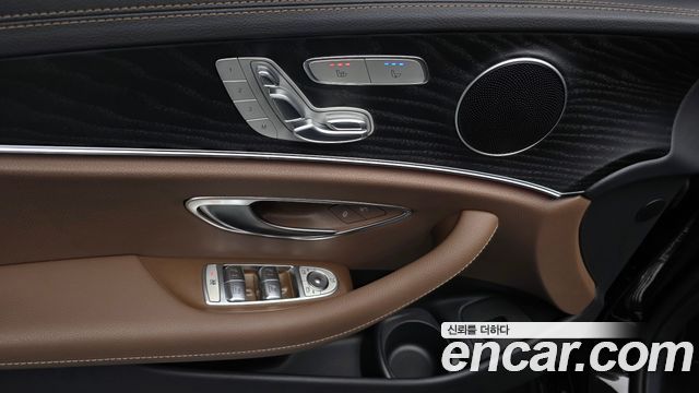Mercedes-Benz E-Class 2023 — photo 24