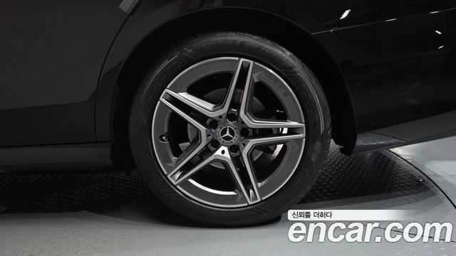 Mercedes-Benz E-Class 2023 — photo 7