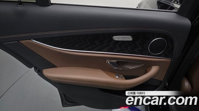 Mercedes-Benz E-Class 2023 — photo 15