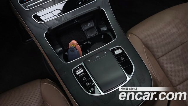 Mercedes-Benz E-Class 2023 — photo 35