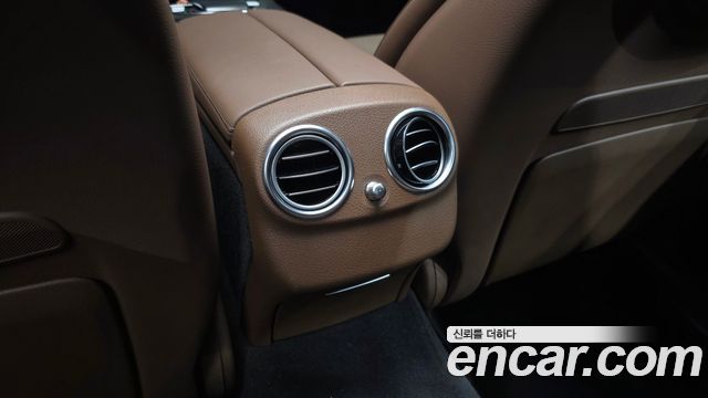 Mercedes-Benz E-Class 2023 — photo 36