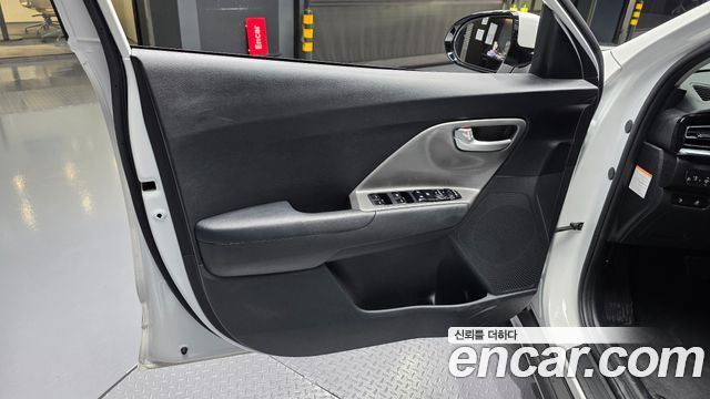 Kia Niro 2023 — photo 14