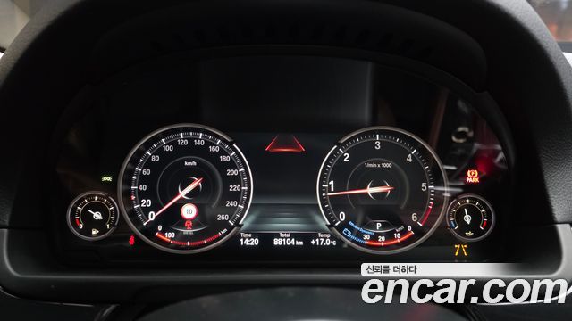 BMW 5-Series 2016 — photo 8