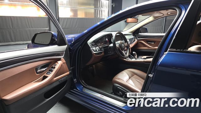 BMW 5-Series 2016 — photo 10