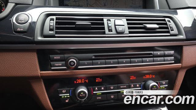 BMW 5-Series 2016 — photo 16