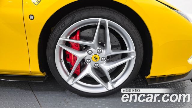 Ferrari F8 2022 — photo 5