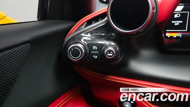 Ferrari F8 2022 — photo 17