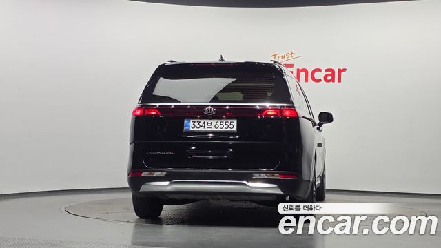 Kia Canival 2021 — photo 4