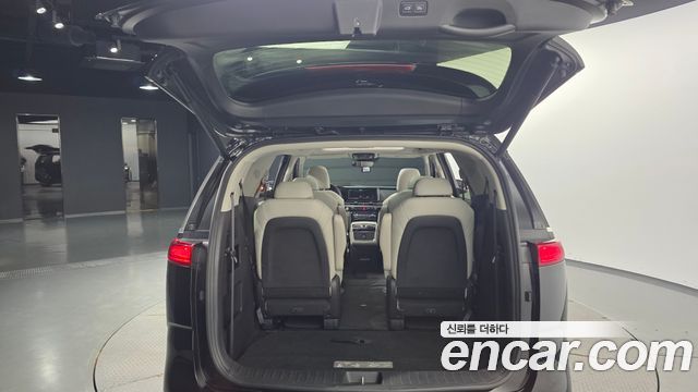 Kia Canival 2021 — photo 24