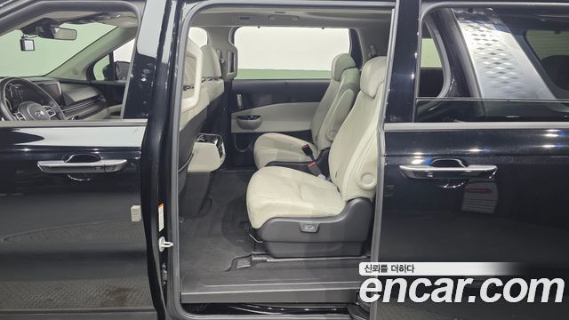Kia Canival 2021 — photo 16
