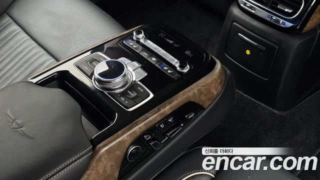 Genesis G90 2019 — photo 18