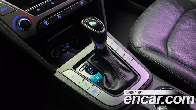 Hyundai AVANTE 2016 — photo 9