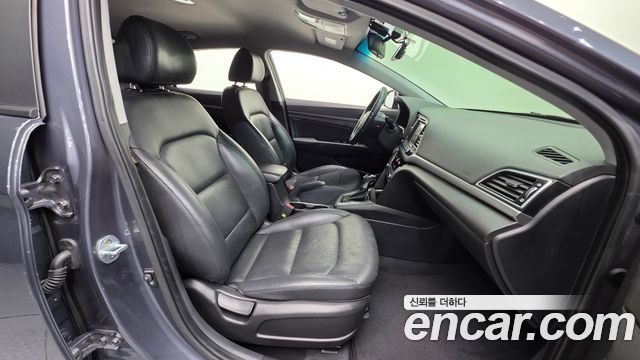 Hyundai AVANTE 2016 — photo 10