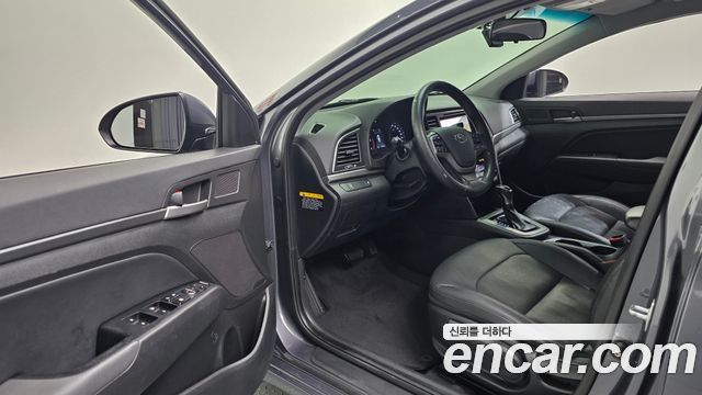 Hyundai AVANTE 2016 — photo 11