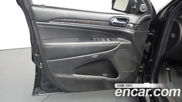 Jeep Cherokee 2019 — photo 14