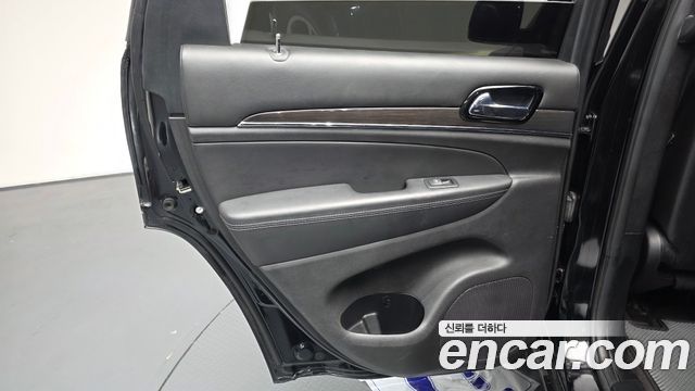 Jeep Cherokee 2019 — photo 15