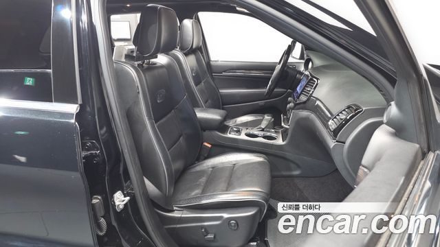 Jeep Cherokee 2019 — photo 16