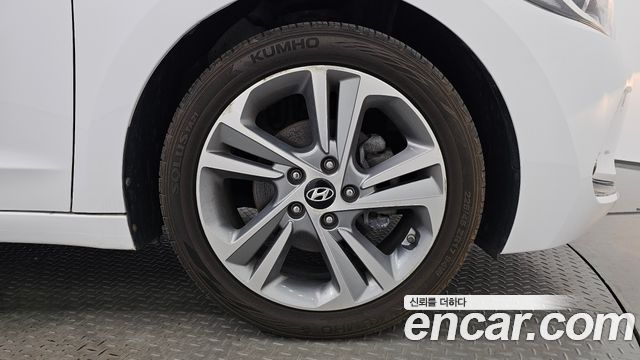 Hyundai AVANTE 2018 — photo 5