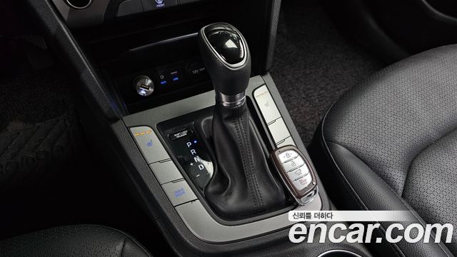 Hyundai AVANTE 2018 — photo 12