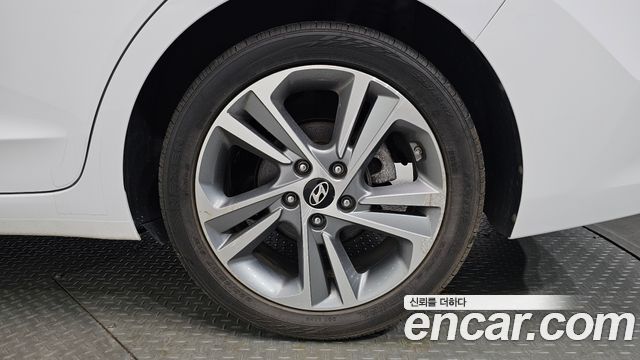 Hyundai AVANTE 2018 — photo 7
