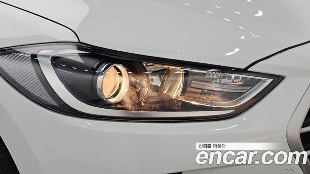 Hyundai AVANTE 2018 — photo 8