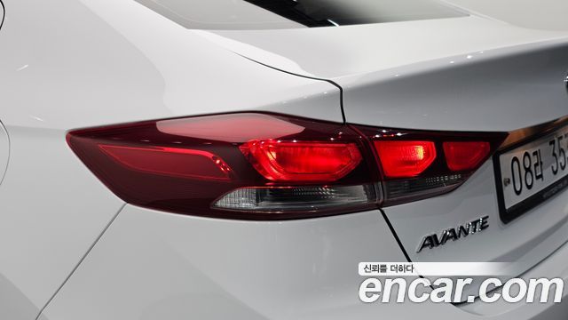 Hyundai AVANTE 2018 — photo 9