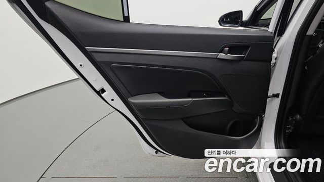 Hyundai AVANTE 2018 — photo 15