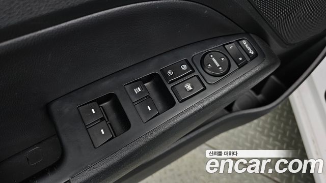 Hyundai AVANTE 2018 — photo 28