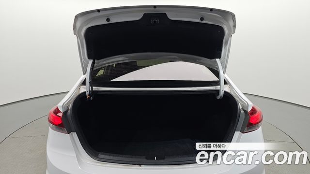 Hyundai AVANTE 2018 — photo 29