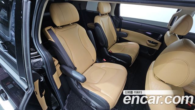Kia Canival 2021 — photo 17