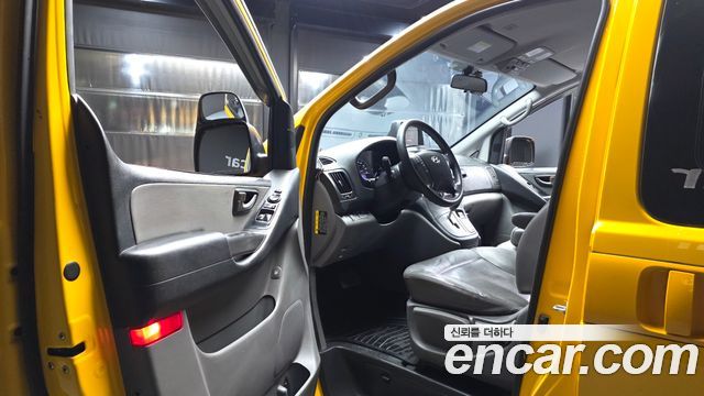 Hyundai Starex 2016 — photo 13