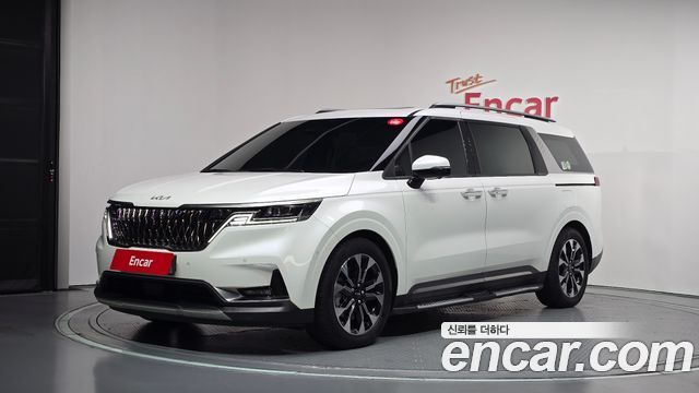 Kia Canival 2023 — photo 1