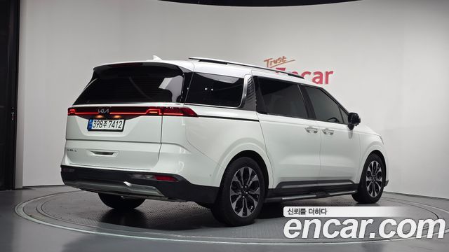 Kia Canival 2023 — photo 2