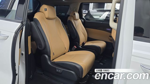 Kia Canival 2023 — photo 17