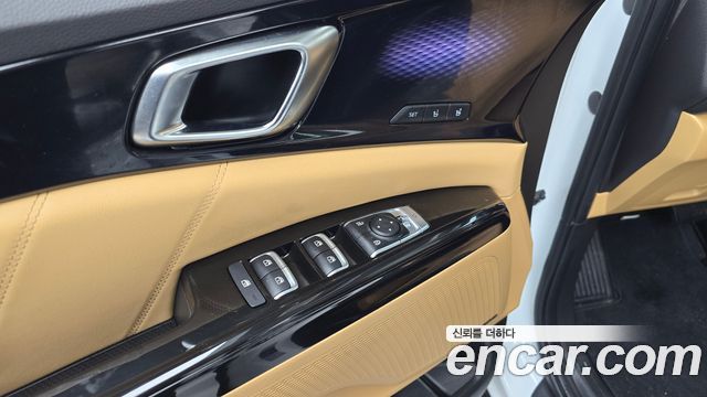Kia Canival 2023 — photo 28