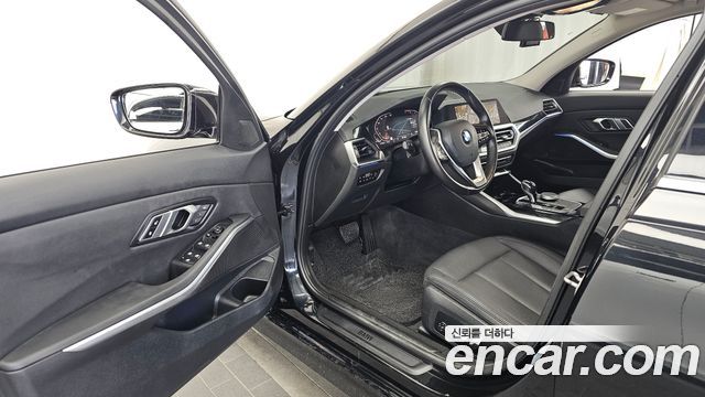 BMW 3-Series 2021 — photo 13