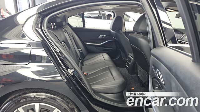 BMW 3-Series 2021 — photo 18