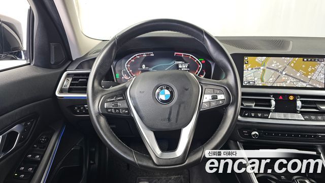 BMW 3-Series 2021 — photo 19