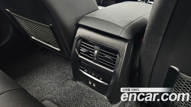 BMW 3-Series 2021 — photo 25