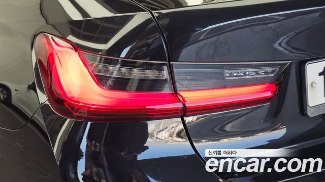 BMW 3-Series 2021 — photo 9