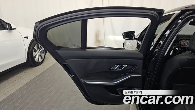 BMW 3-Series 2021 — photo 15