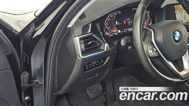 BMW 3-Series 2021 — photo 27