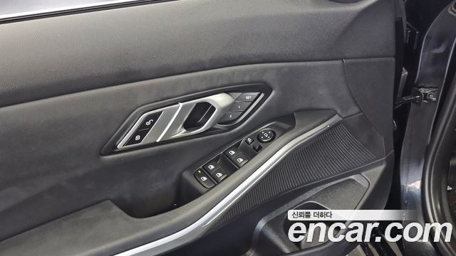 BMW 3-Series 2021 — photo 29