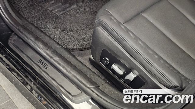 BMW 3-Series 2021 — photo 31