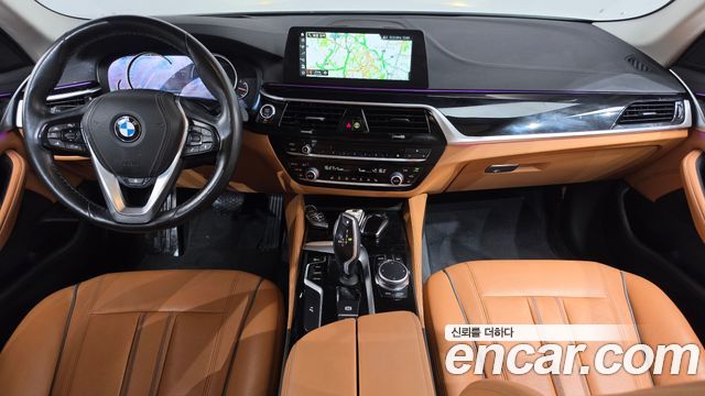BMW 5-Series 2018 — photo 10