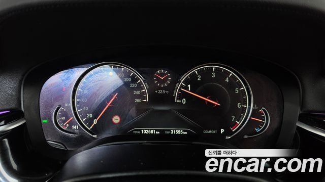BMW 5-Series 2018 — photo 11
