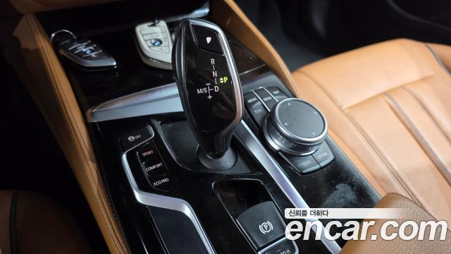 BMW 5-Series 2018 — photo 12