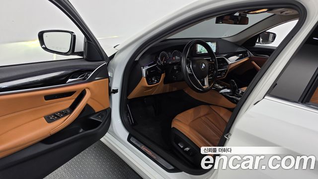 BMW 5-Series 2018 — photo 13