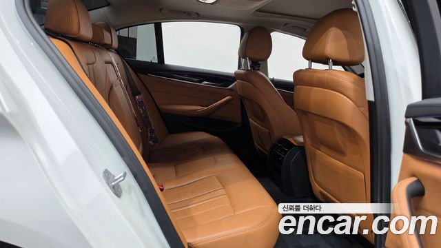 BMW 5-Series 2018 — photo 17