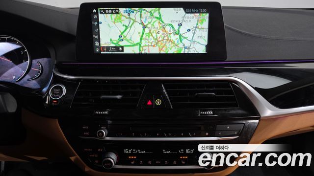BMW 5-Series 2018 — photo 18